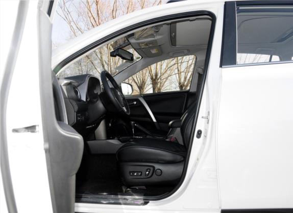 RAV4荣放 2015款 2.5L 自动四驱豪华版 车厢座椅   前排空间