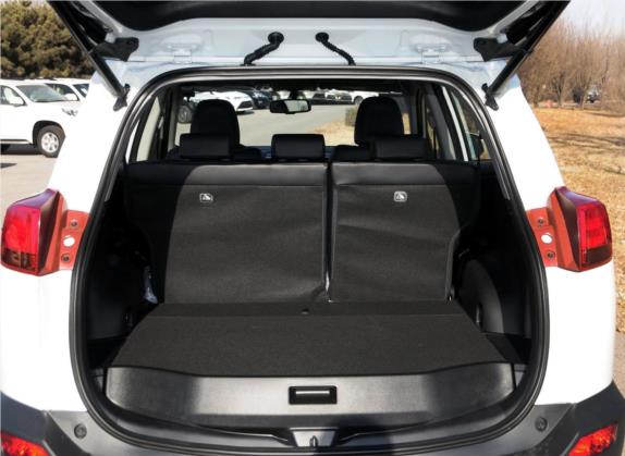 RAV4荣放 2015款 2.5L 自动四驱豪华版 车厢座椅   后备厢