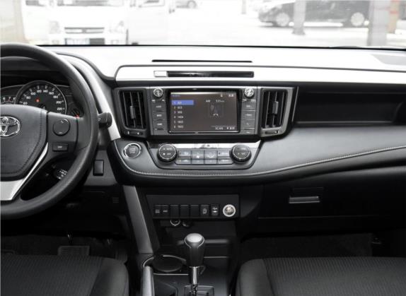 RAV4荣放 2016款 2.0L CVT两驱风尚版 国V 中控类   中控台
