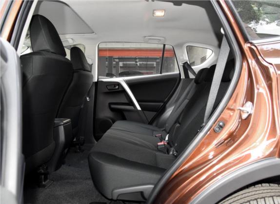 RAV4荣放 2016款 2.0L CVT两驱风尚版 国V 车厢座椅   后排空间