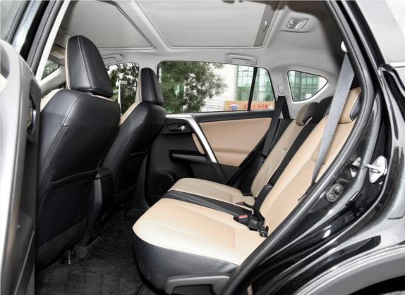 RAV4荣放 2016款 2.5L 自动四驱尊贵版 车厢座椅   后排空间