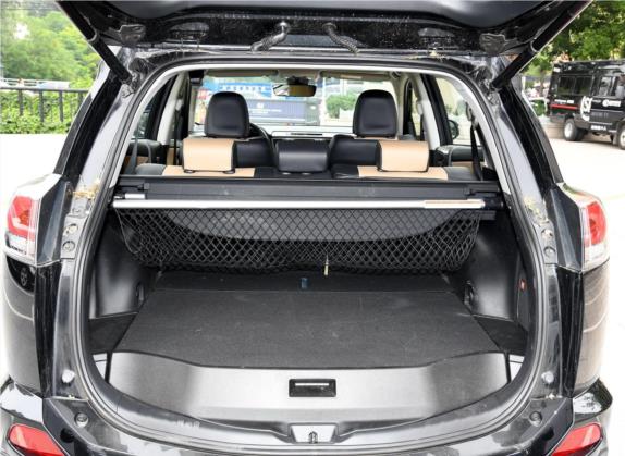 RAV4荣放 2016款 2.5L 自动四驱尊贵版 车厢座椅   后备厢