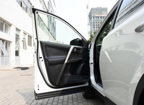 RAV4荣放 2016款 2.0L CVT两驱智尚版 国V 车厢座椅   前门板