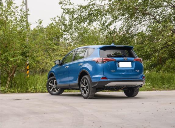 RAV4荣放 2016款 2.0L CVT四驱新锐版 国V 外观   斜后
