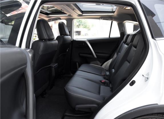 RAV4荣放 2018款 2.5L 自动四驱精英i版 车厢座椅   后排空间