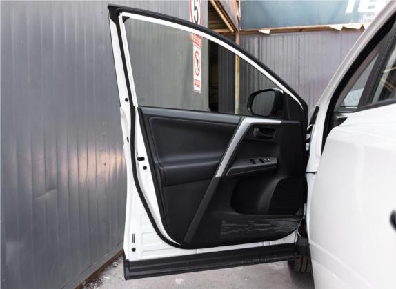 RAV4荣放 2018款 2.5L 自动四驱精英i版 车厢座椅   前门板