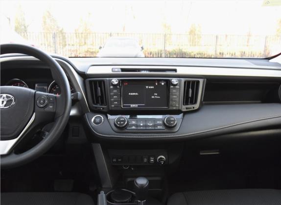 RAV4荣放 2019款 2.0L CVT两驱风尚X限量版 国V 中控类   中控台