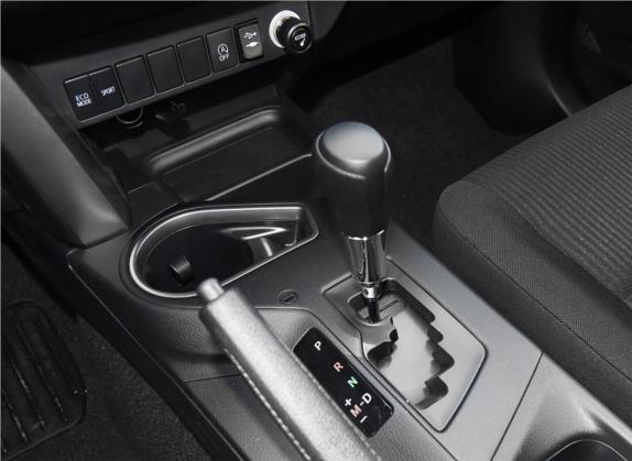 RAV4荣放 2019款 2.0L CVT两驱风尚X限量版 国V 中控类   挡把