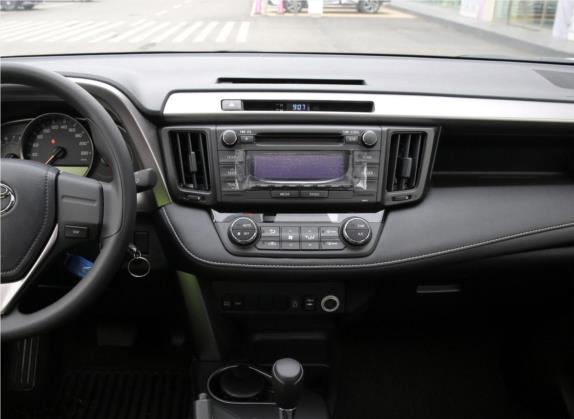 RAV4荣放 2019款 2.0L CVT两驱先锋版 国VI 中控类   中控台