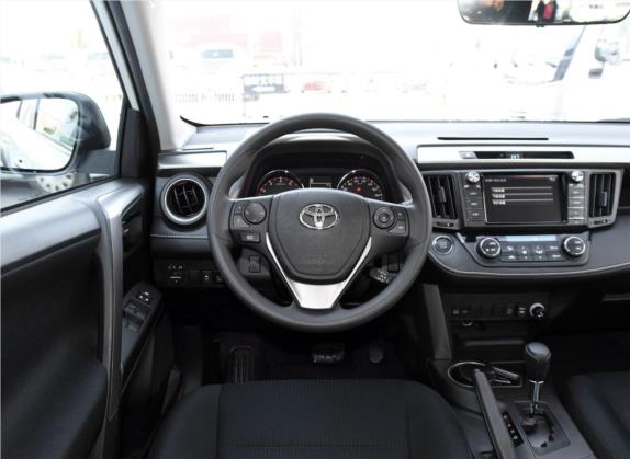 RAV4荣放 2019款 2.0L CVT两驱风尚X限量版 国VI 中控类   驾驶位