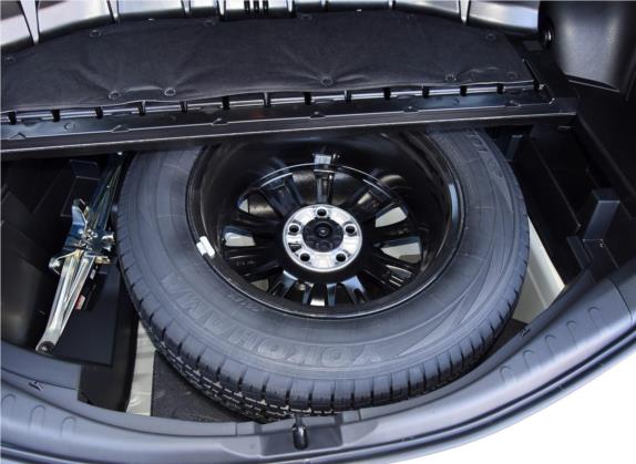 RAV4荣放 2019款 2.0L CVT两驱风尚X限量版 国VI 其他细节类   备胎