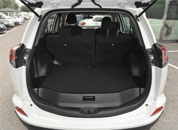 RAV4荣放 2019款 2.0L CVT两驱舒适版 国VI 车厢座椅   后备厢