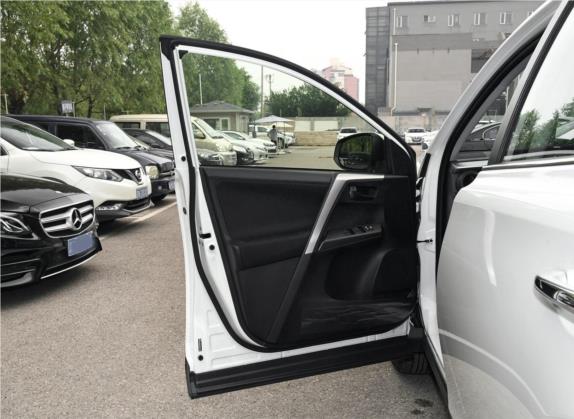 RAV4荣放 2019款 2.0L CVT两驱舒适版 国VI 车厢座椅   前门板