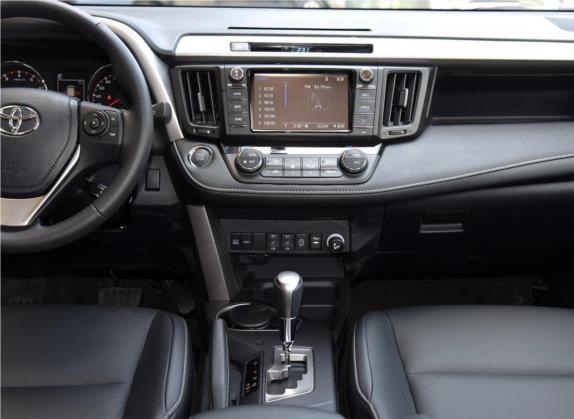 RAV4荣放 2019款 2.0L CVT两驱智尚版 国VI 中控类   中控台