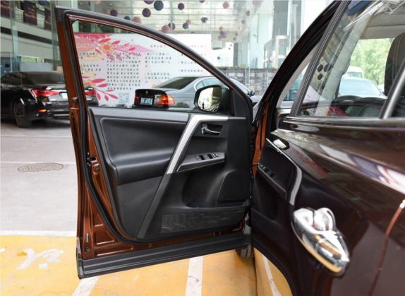 RAV4荣放 2019款 2.0L CVT两驱智尚版 国VI 车厢座椅   前门板