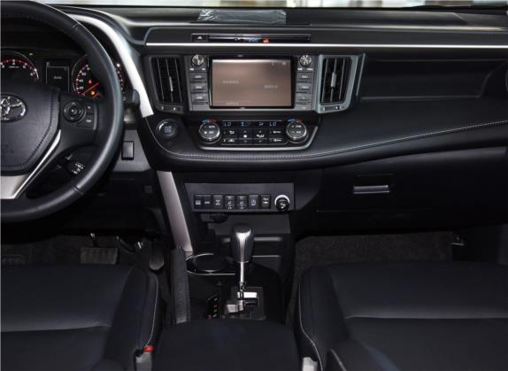 RAV4荣放 2019款 2.0L CVT四驱新锐版 国VI 中控类   中控台