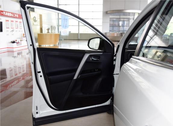 RAV4荣放 2019款 2.0L CVT四驱新锐版 国VI 车厢座椅   前门板