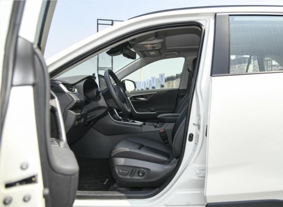 RAV4荣放 2020款 双擎 2.5L E-CVT四驱旗舰版 车厢座椅   前排空间