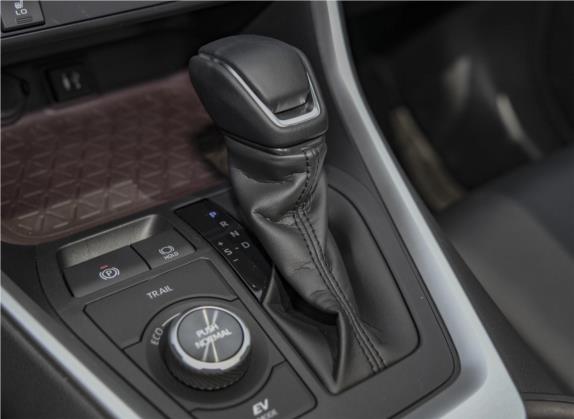 RAV4荣放 2020款 双擎 2.5L E-CVT四驱旗舰版 中控类   挡把