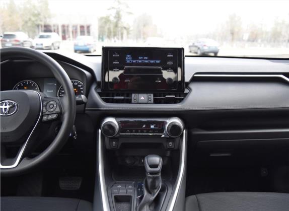 RAV4荣放 2020款 2.0L CVT两驱都市版 中控类   中控台