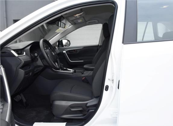 RAV4荣放 2020款 2.0L CVT两驱都市版 车厢座椅   前排空间