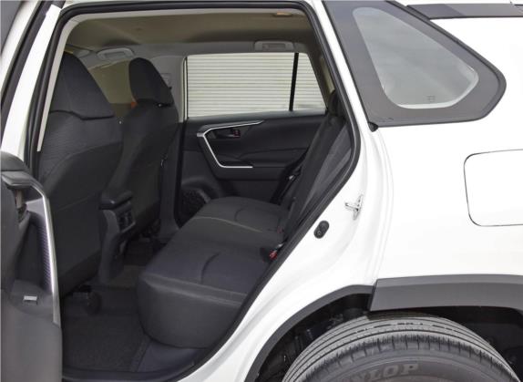 RAV4荣放 2020款 2.0L CVT两驱都市版 车厢座椅   后排空间