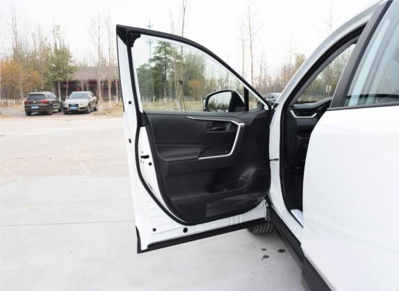 RAV4荣放 2020款 2.0L CVT两驱都市版 车厢座椅   前门板