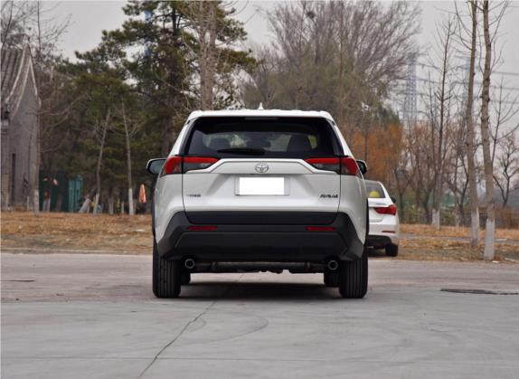RAV4荣放 2020款 2.0L CVT两驱都市版 外观   正后