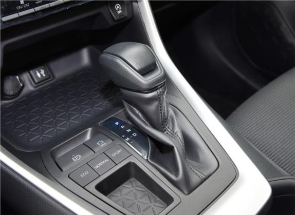 RAV4荣放 2020款 2.0L CVT两驱都市版 中控类   挡把