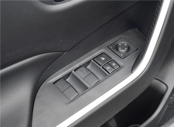 RAV4荣放 2020款 2.0L CVT两驱都市版 车厢座椅   门窗控制