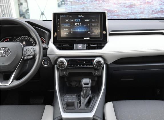 RAV4荣放 2020款 2.0L CVT四驱风尚版 中控类   中控台