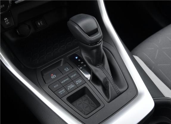 RAV4荣放 2020款 2.0L CVT四驱风尚版 中控类   挡把