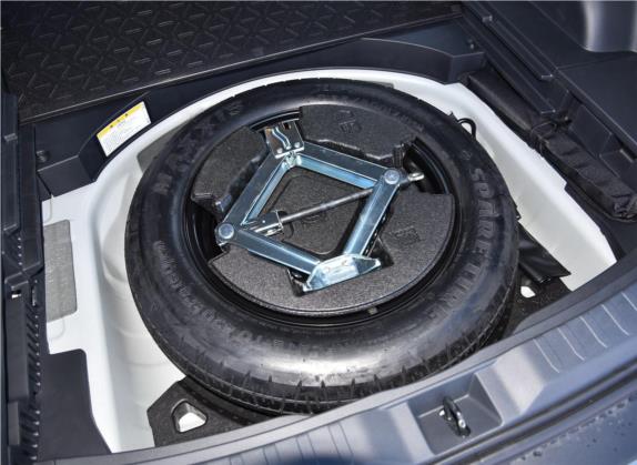 RAV4荣放 2020款 双擎  2.5L E-CVT两驱精英版 其他细节类   备胎