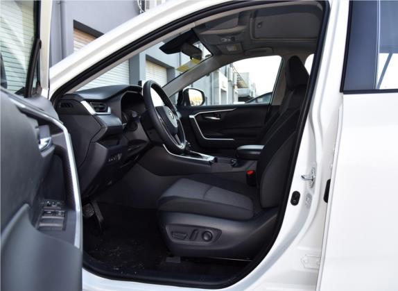 RAV4荣放 2020款 双擎  2.5L E-CVT两驱精英版 车厢座椅   前排空间