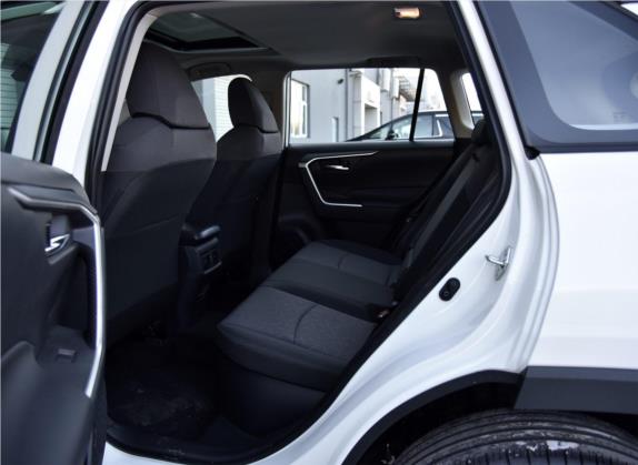 RAV4荣放 2020款 双擎  2.5L E-CVT两驱精英版 车厢座椅   后排空间