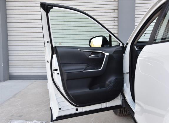 RAV4荣放 2020款 双擎  2.5L E-CVT两驱精英版 车厢座椅   前门板