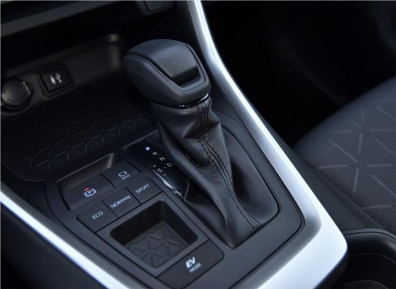 RAV4荣放 2020款 双擎  2.5L E-CVT两驱精英版 中控类   挡把