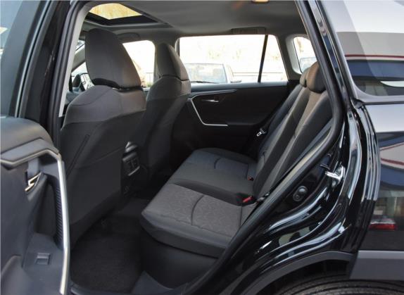 RAV4荣放 2020款 双擎  2.5L E-CVT四驱精英版 车厢座椅   后排空间