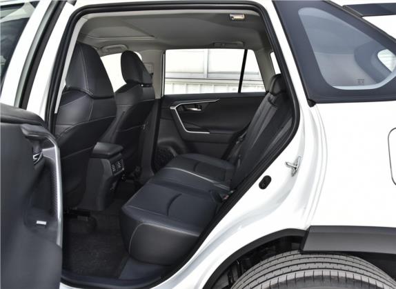 RAV4荣放 2020款 2.0L CVT四驱风尚PLUS版 车厢座椅   后排空间