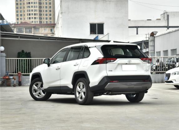 RAV4荣放 2020款 2.0L CVT四驱风尚PLUS版 外观   斜后