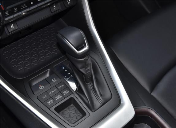 RAV4荣放 2020款 2.0L CVT四驱风尚PLUS版 中控类   挡把