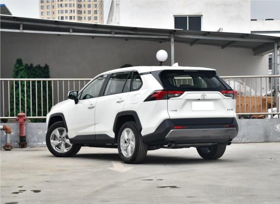 RAV4荣放 2020款 2.0L CVT两驱风尚PLUS版 外观   斜后