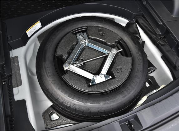 RAV4荣放 2020款 双擎 2.5L E-CVT四驱精英PLUS版 其他细节类   备胎
