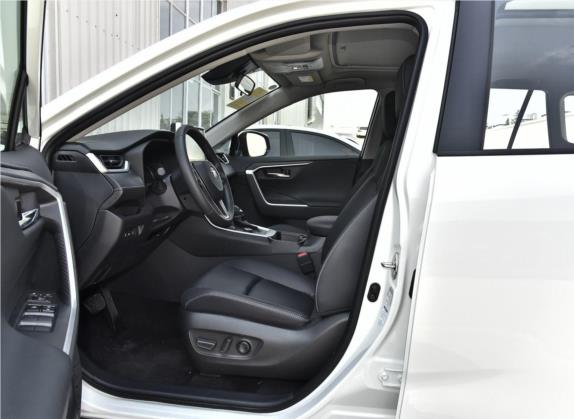 RAV4荣放 2020款 双擎 2.5L E-CVT四驱精英PLUS版 车厢座椅   前排空间