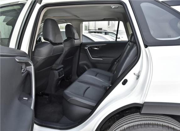RAV4荣放 2020款 双擎 2.5L E-CVT四驱精英PLUS版 车厢座椅   后排空间