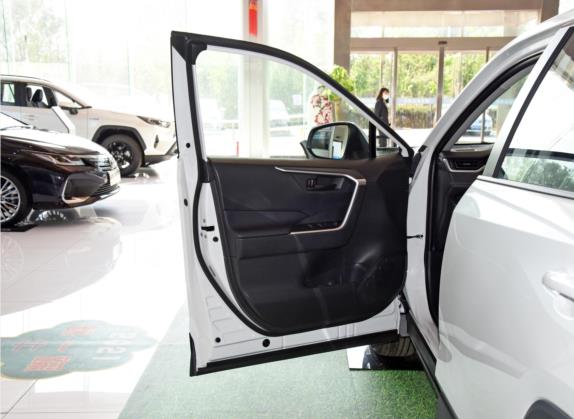 RAV4荣放 2021款 2.0L CVT两驱都市版 车厢座椅   前门板