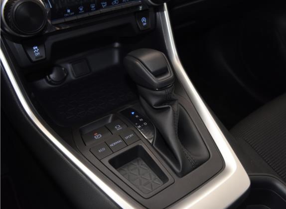 RAV4荣放 2021款 2.0L CVT两驱都市版 中控类   挡把