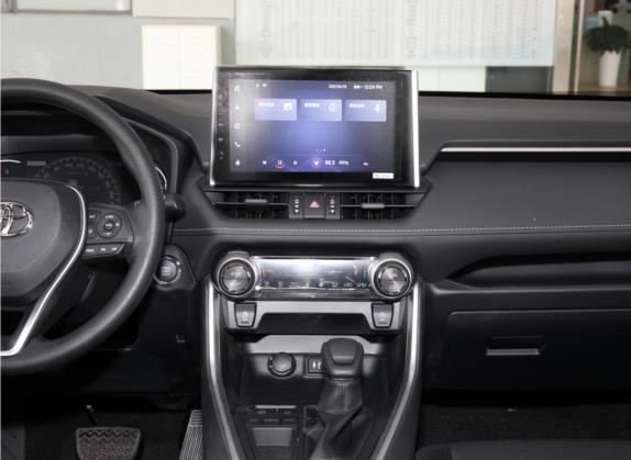 RAV4荣放 2021款 2.0L CVT两驱风尚版 中控类   中控台