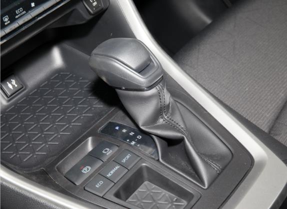 RAV4荣放 2021款 2.0L CVT两驱风尚版 中控类   挡把