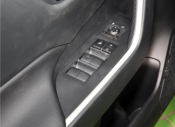RAV4荣放 2021款 2.0L CVT两驱风尚版 车厢座椅   门窗控制